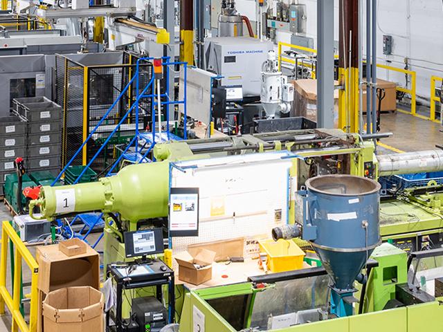 Plastic injection molding operation