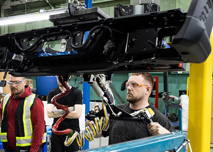 Employee moving part on line